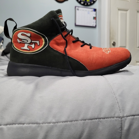 San Fransisco 49ers Red and Green High-Top Sneakers - Picture 5 of 16